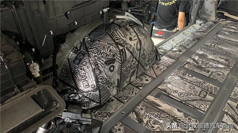 威霆隔音降噪改装,奔驰威霆汽车隔音降噪