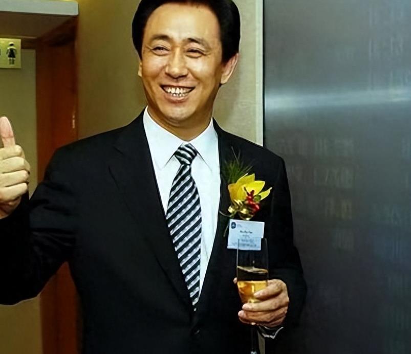 许家印歌舞团曝光：翘臀大胸，奢华考核五星住宿