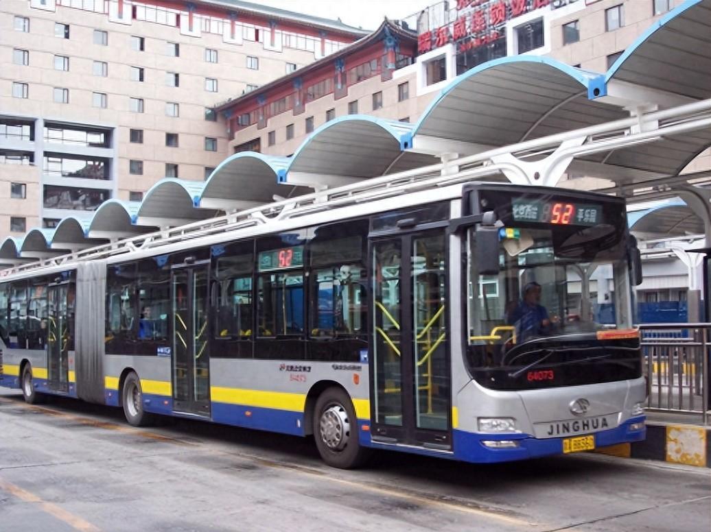 公交车司机每天能挣多少路费,深圳公交司机师傅一个月多少钱