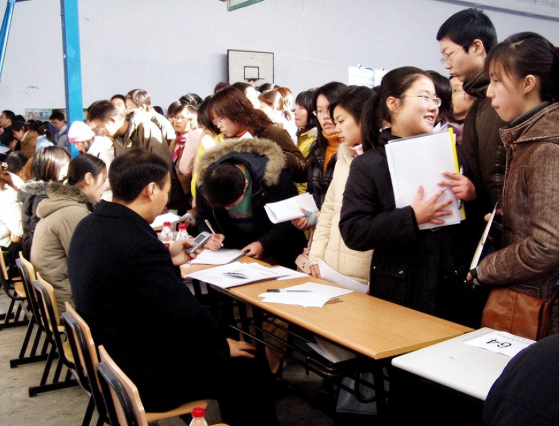 公务员工作日禁止饮酒规定,公务员实行最严禁酒令