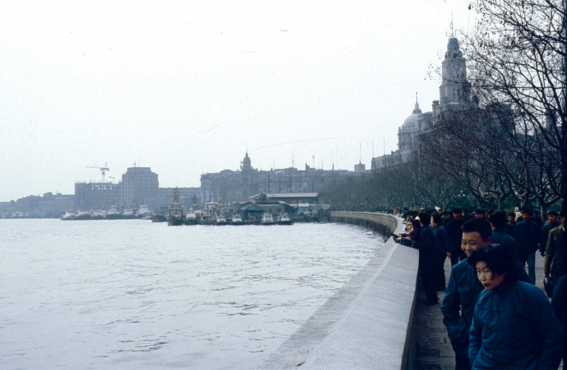 八十年代的上海老照片,踩在东海沿岸闪耀着无与伦比的繁荣骄傲
