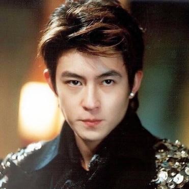 缈熷噷鍓嶇敺鍙嬪垽鍑犲勾,缈熷噷鍒嗘墜琚墠鐢峰弸鎭舵剰鎶ュ