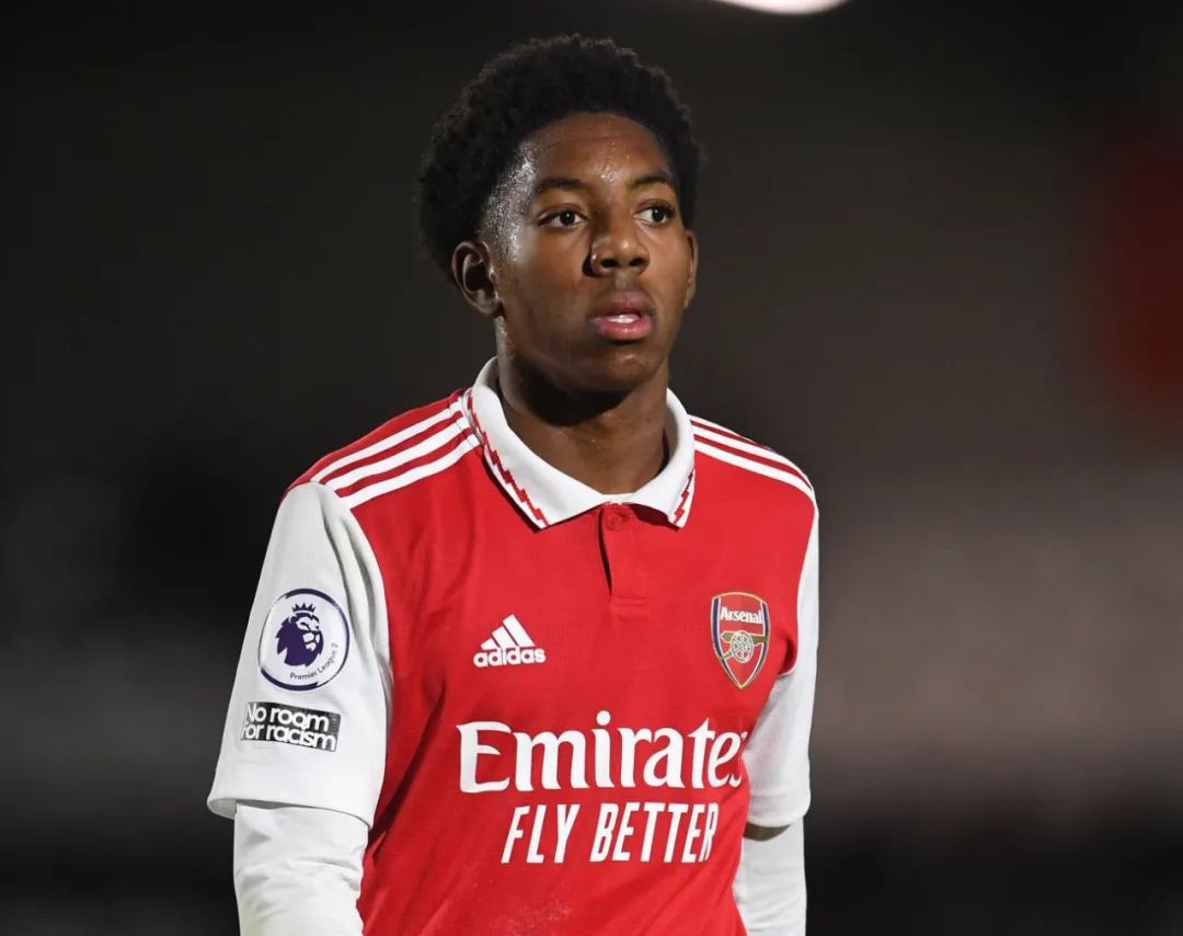 曼联对阿森纳马丁内利进球,马丁内利进曼联第一球算吗