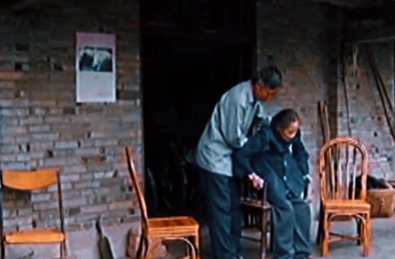 2007年四川90岁老妇，腹中怀子60年未生，后检查发现胎儿没有腐烂