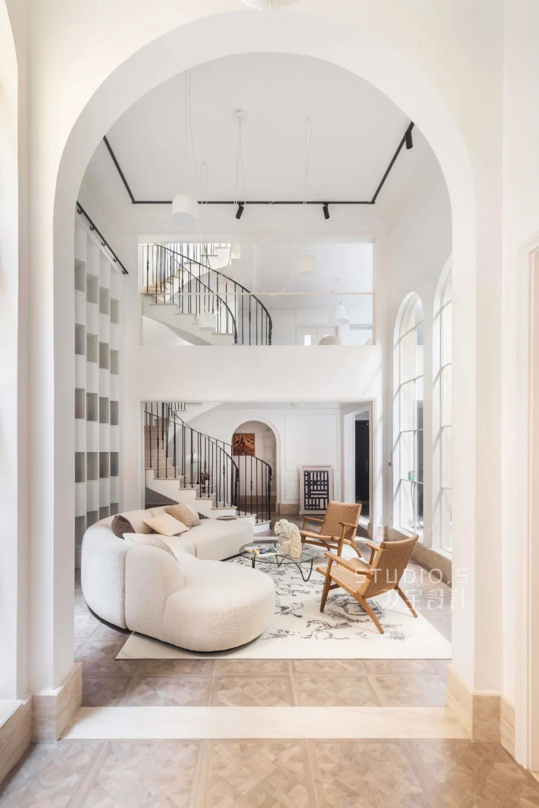 欧式别墅的院子怎么装修,欧式风格房子怎么改成简约风格