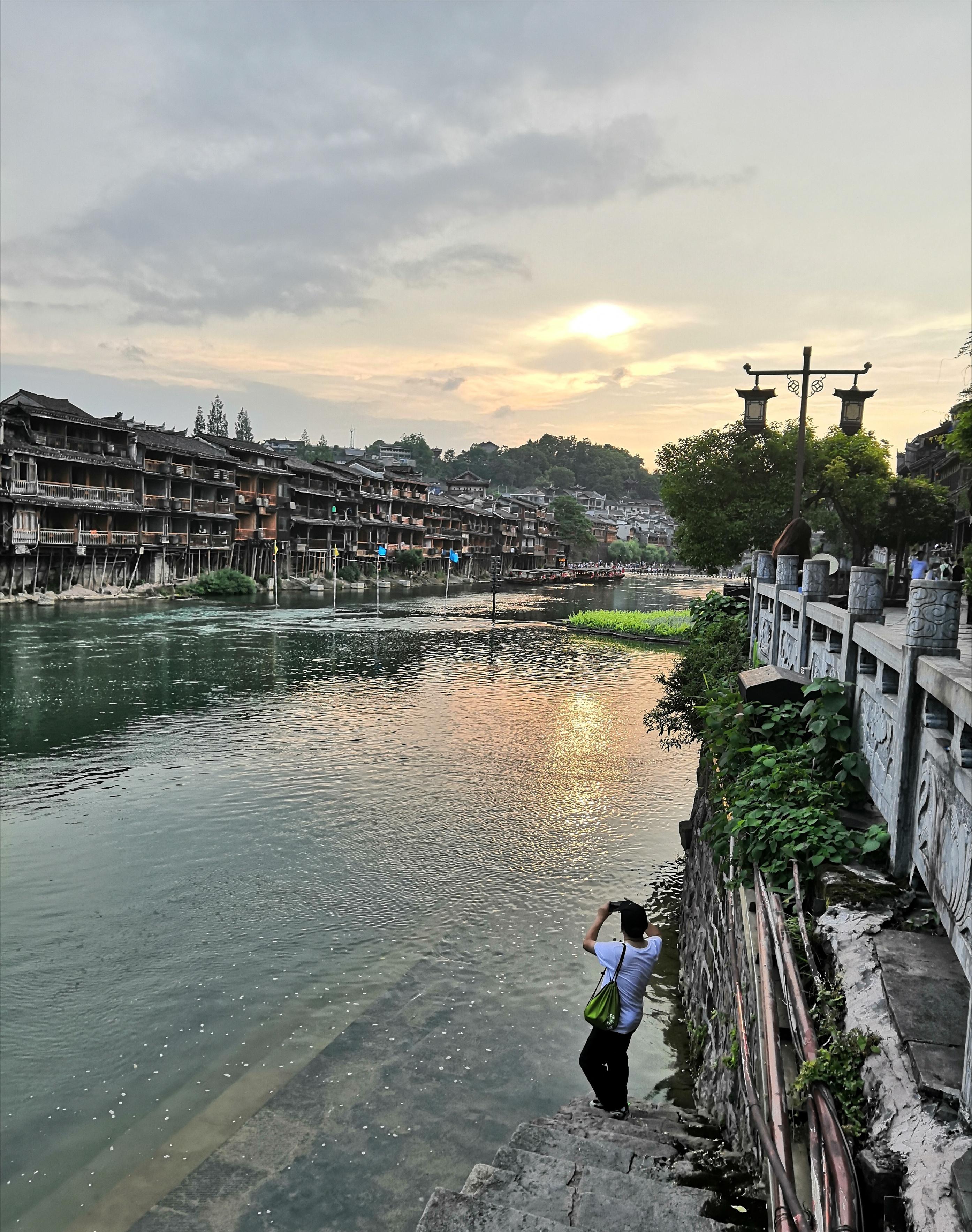 张家界凤凰古城六日游视频,重庆张家界凤凰古城六日游