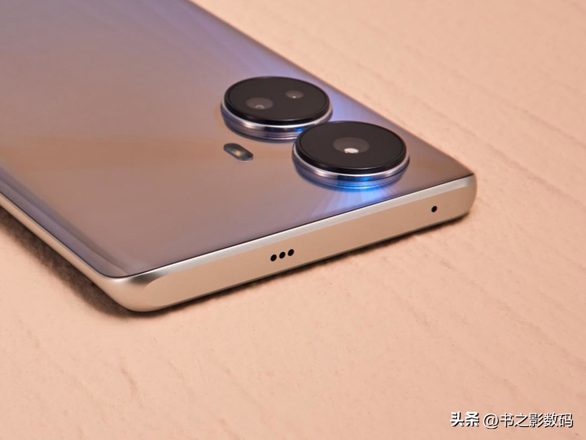 256gb内存版本售价1199元,目前最便宜的12+256手机