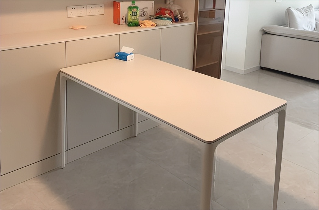 依诺和德利丰岩板哪个好,伊诺岩板和德利丰岩板