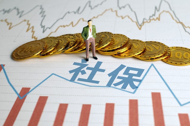 公司给员工发工资需要交社保吗,用对公账户发工资必须交社保的么