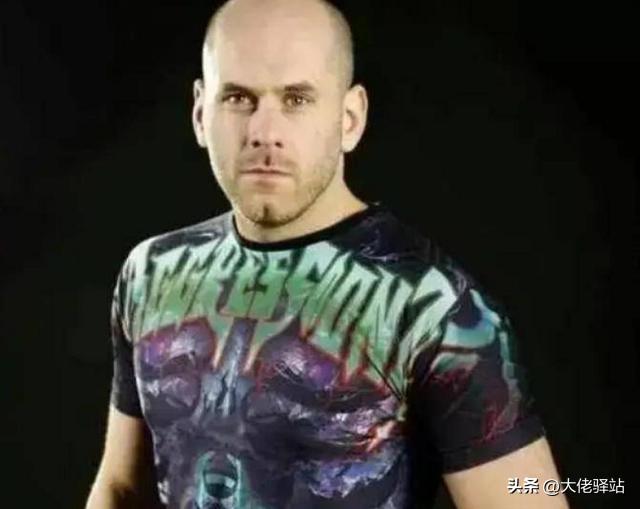 自称泡妞高手的美国白人,交往1242名中国女友,爱好贩卖不雅视频