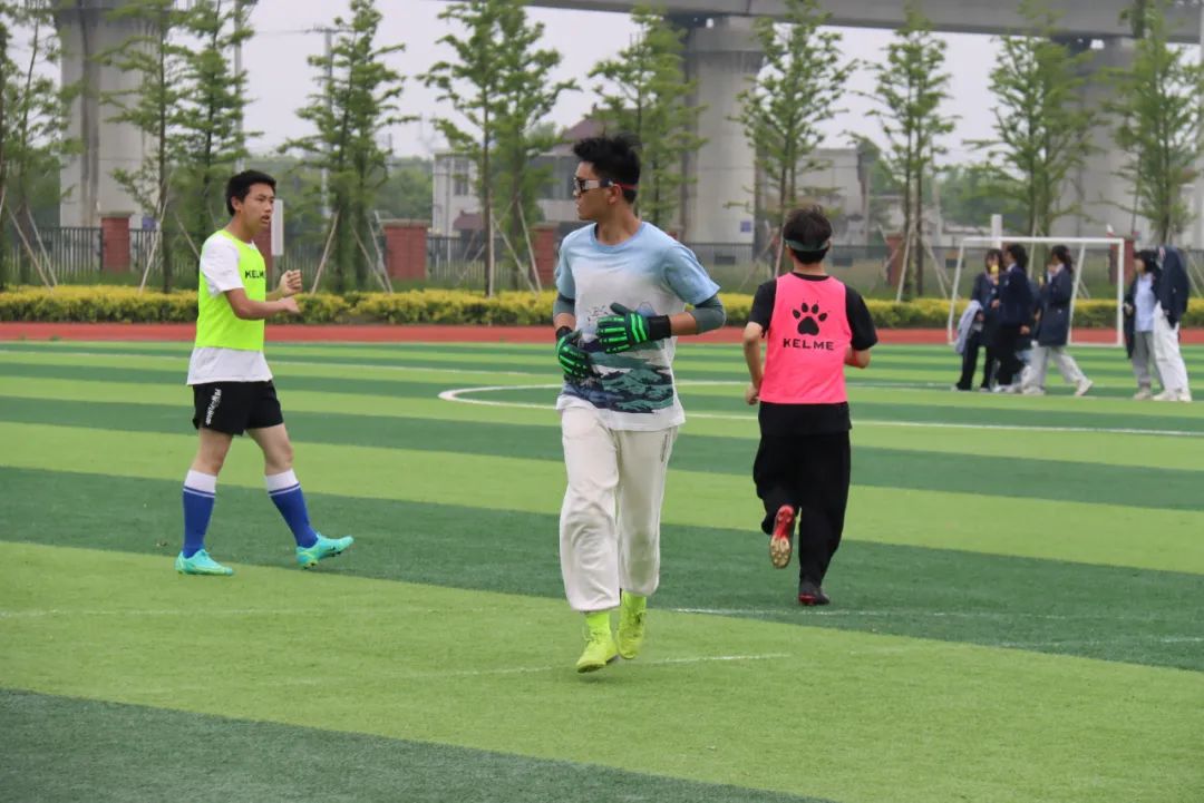 “篮”不住的风采“足”够精彩