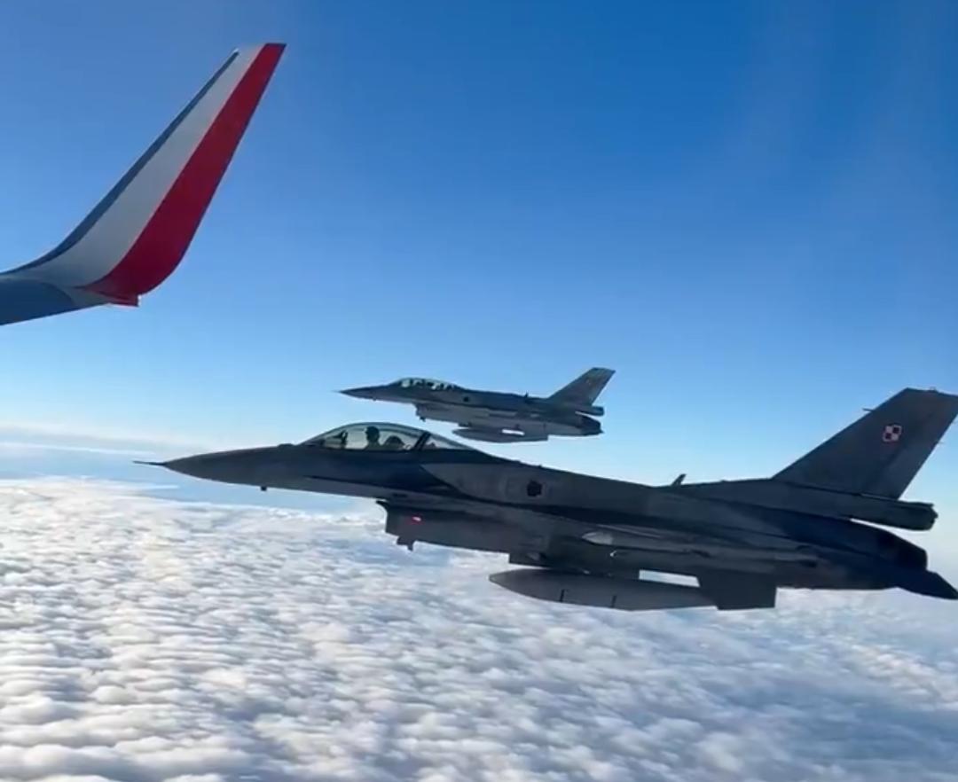 f-16护送波兰国家足球队,f16护航波兰足球队