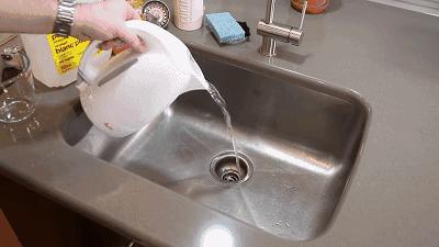 下水道堵塞用热水冲?错!教你正确的方法,管道疏通无异味