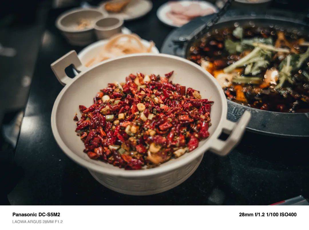 氛围感和画质我全都要！国产老蛙28mm大光圈镜头新品测评