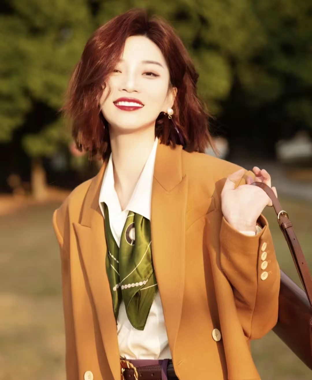 绿色配什么颜色最搭配比较高级,绿色和什么颜色搭配高级感