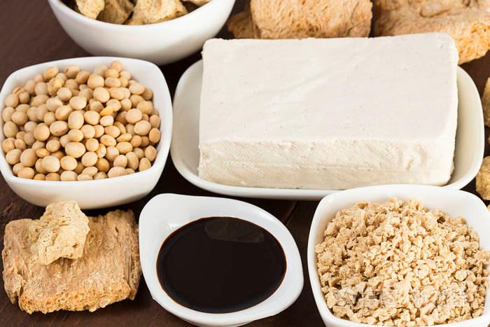 5种食物自带黄体酮,女人过了45岁要舍得吃,平稳度过更年期