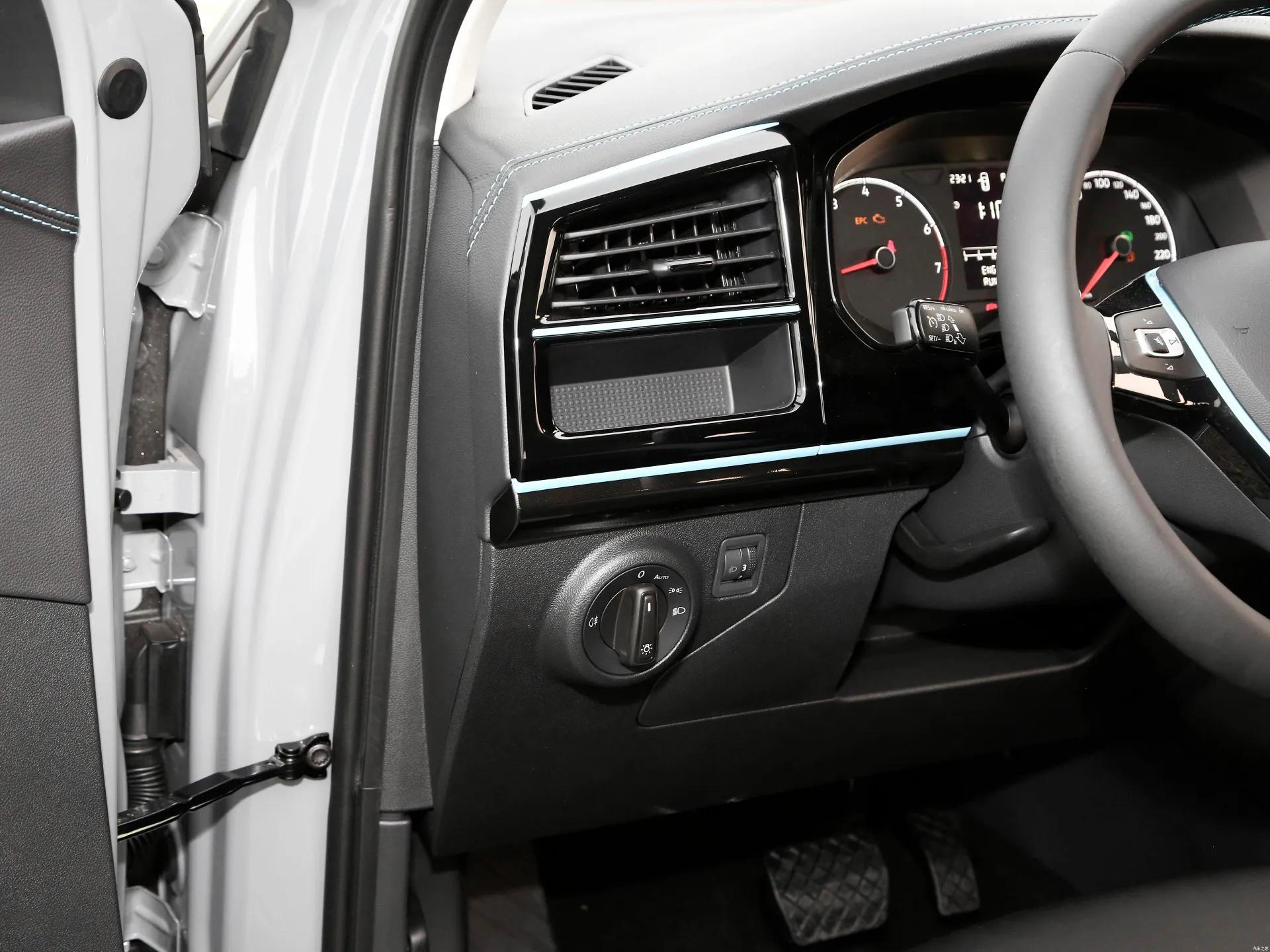 新捷达vs5高光版内饰配件讲解,23款新捷达vs5高光版落地多少钱