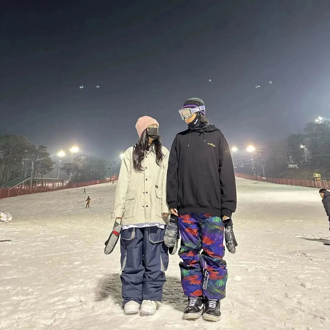 最像滑雪服的冲锋衣,冲锋衣和滑雪服外观