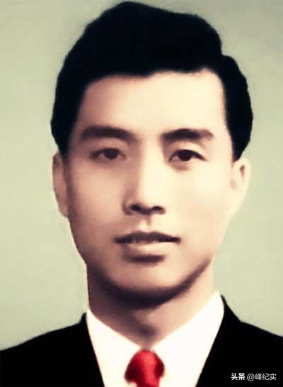 曝梦鸽带李天一移民美国，84岁李双江在国内挣钱，商演来者不拒