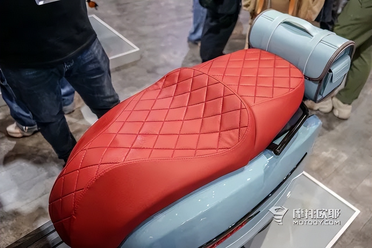 小踏板维多利亚150新款多少钱,最新款维多利亚150复古踏板车