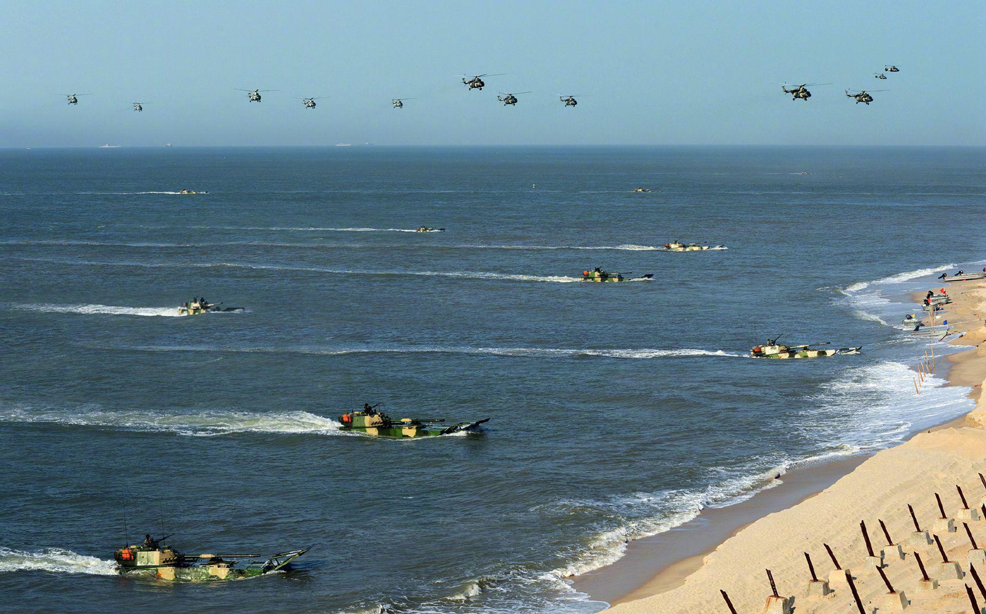 若收复台湾，东部战区三个集团军够不够？需考虑美军介入的可能！