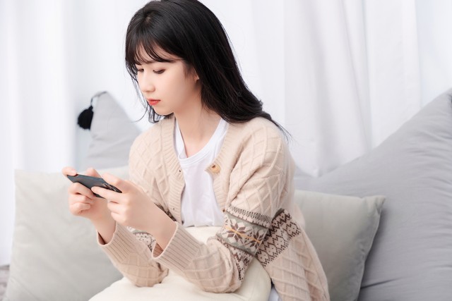 有哪些自由职业是有台电脑、有部手机就能做的？