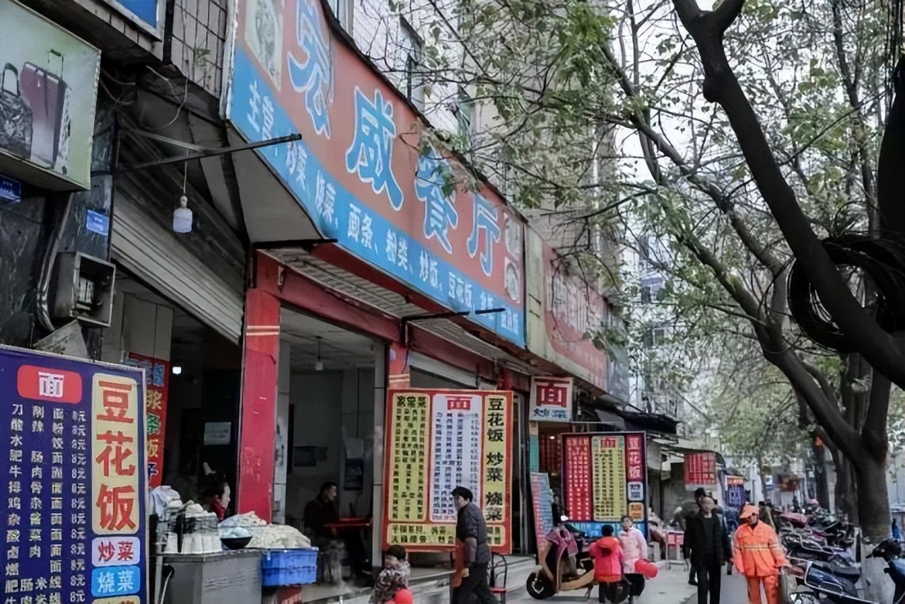 成都原来的老汽车站在哪里,成都各大汽车站