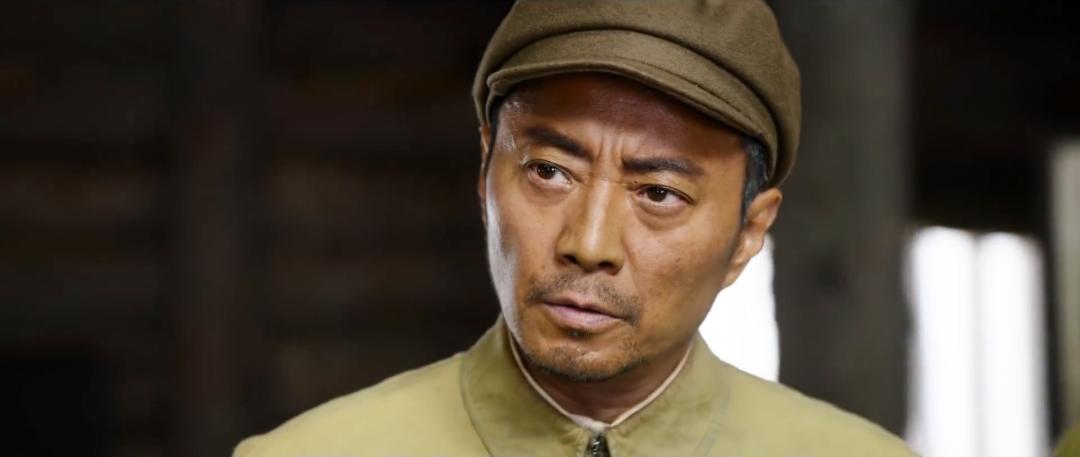 为何尘封72年?徐克发挥什么特长?美军死去士兵那瓶酒有何隐喻?