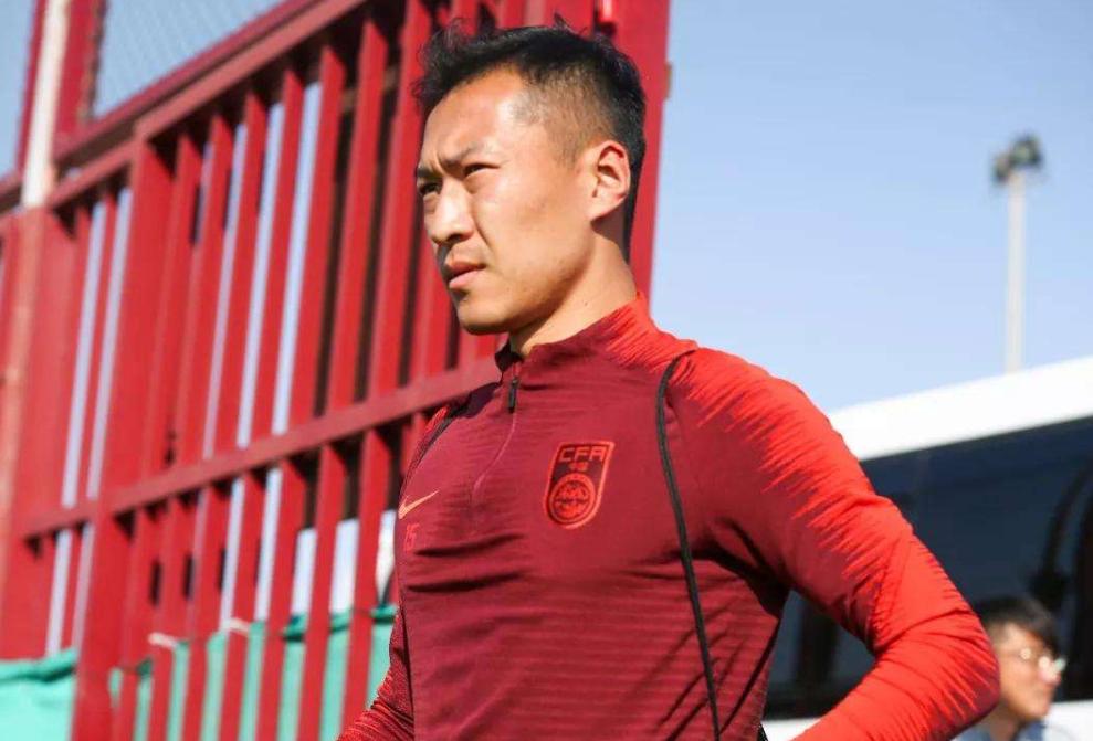 足协官方回应越位判罚,足协辟谣引争议