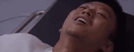 “混世魔王”邓超，上学曾拿刀追保安跑，与冯小刚竟恩怨多年