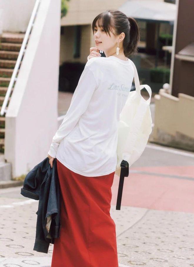 长袖t恤太大了该怎么搭配,长袖t恤的8种时髦穿法