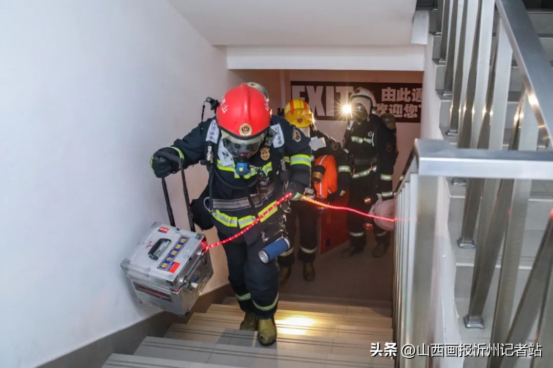 大型商业综合体消防演练任务分工,忻州消防开展无预案拉动实战演练
