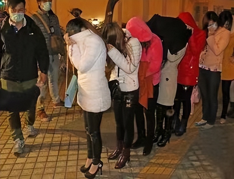 靓丽美女“*鸡做**”遇扫黄,被公示个人隐私后,如今过的怎样了