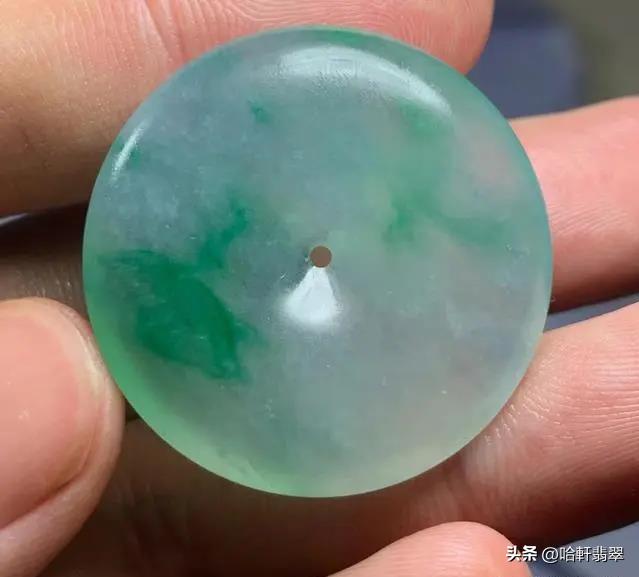 俄罗斯翡翠跟危料翡翠哪个好,俄料翡翠和危料翡翠的区别