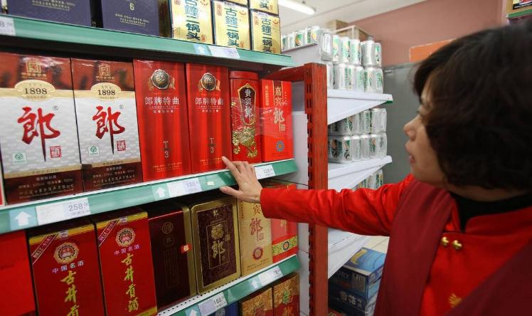 超市买酒安全,买白酒去超市还是去店里送人