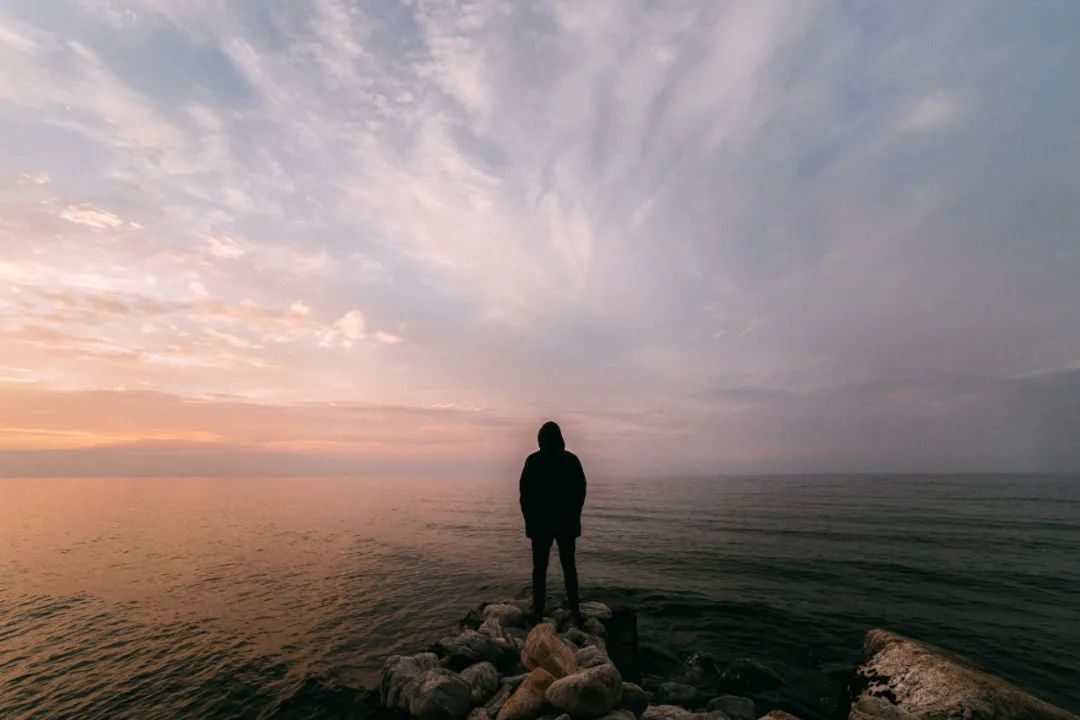 人在低谷时可以看淡的句子,人在低谷该听的歌