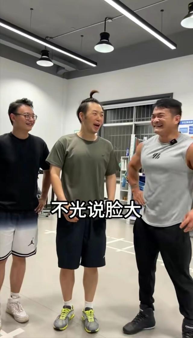 杜海涛减肥后和沈梦辰现身,杜海涛为沈梦辰暴瘦30斤