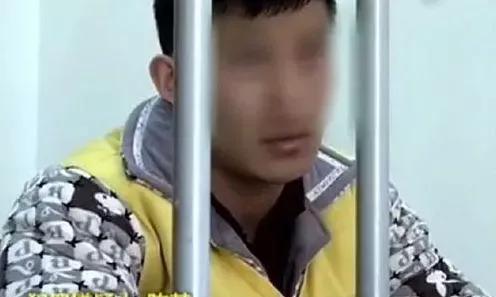 离谱女子,女子向男闺蜜炫耀纹身全集