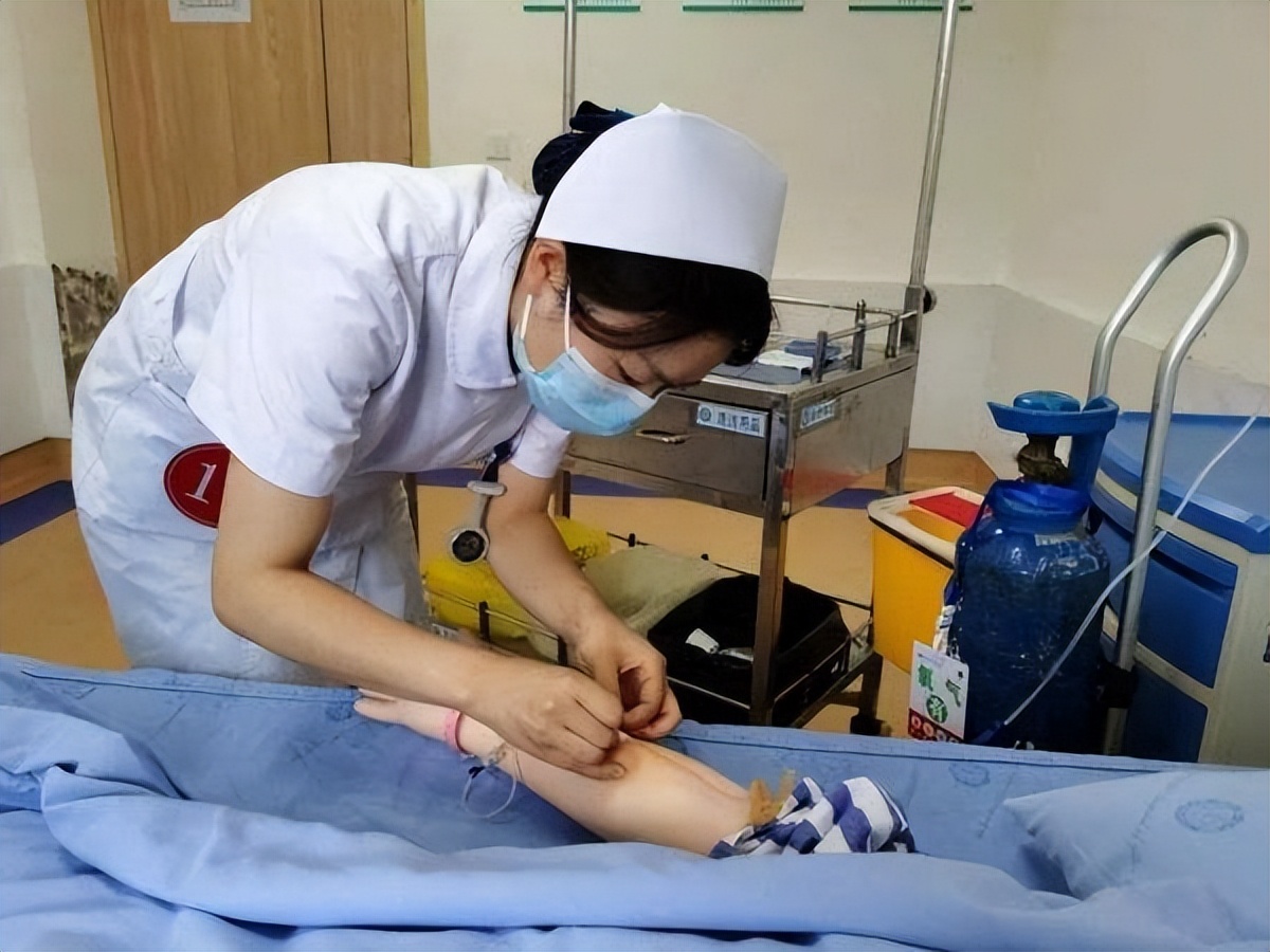 女护士处理男患者隐私部位时，会不好意思吗？听听护士怎么说