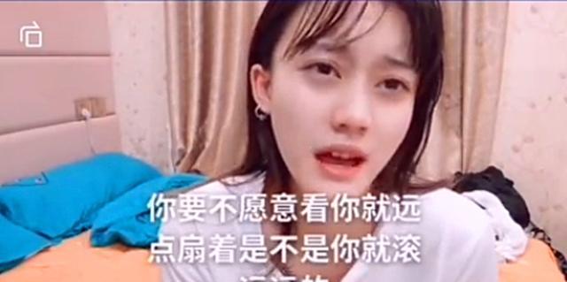 漫展不雅视频女主怒怼网友,公共场所亲热是自愿,骑马上阵是自信