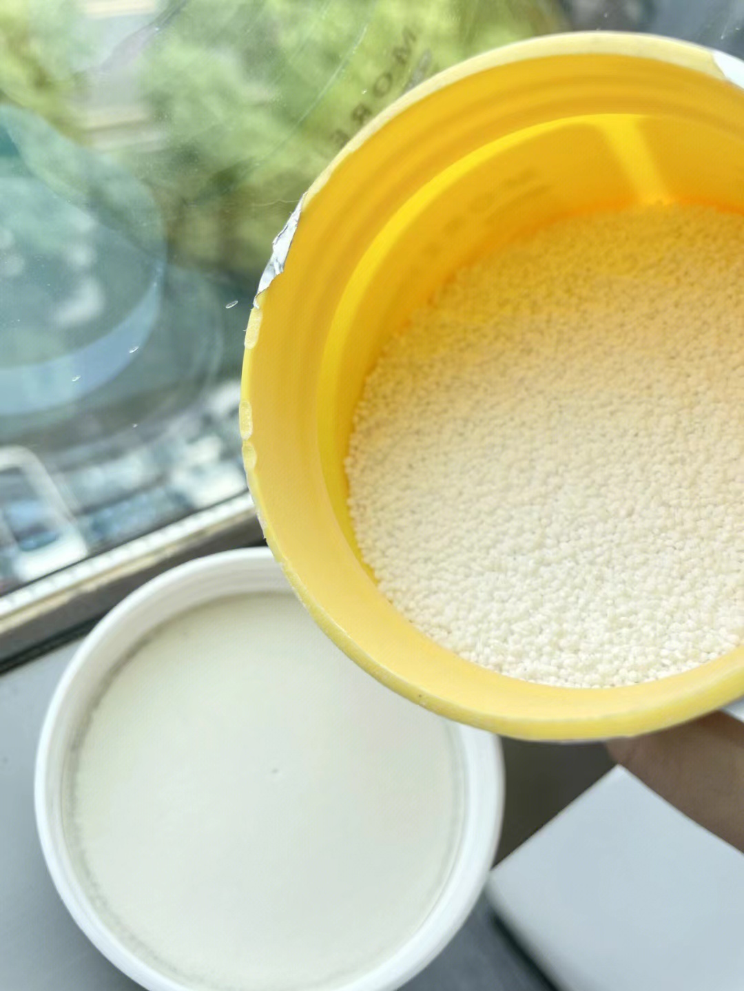 白衣服污垢洗不掉怎么能去除,衣服上面溅了油怎么洗掉