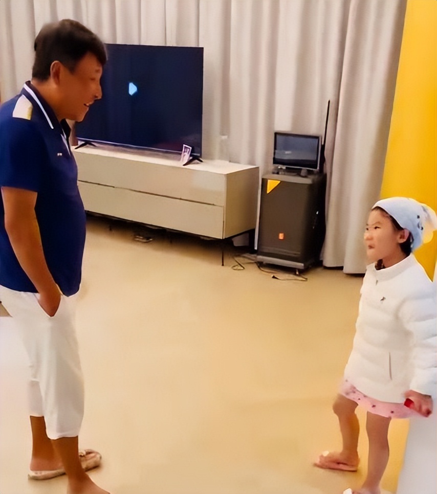 王楠女儿笑笑挣了多少压岁钱,王楠的六岁女儿有多厉害