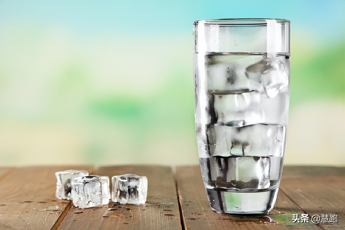 大学生运动后喝冰饮料死亡,近日一高中生运动后喝冰水