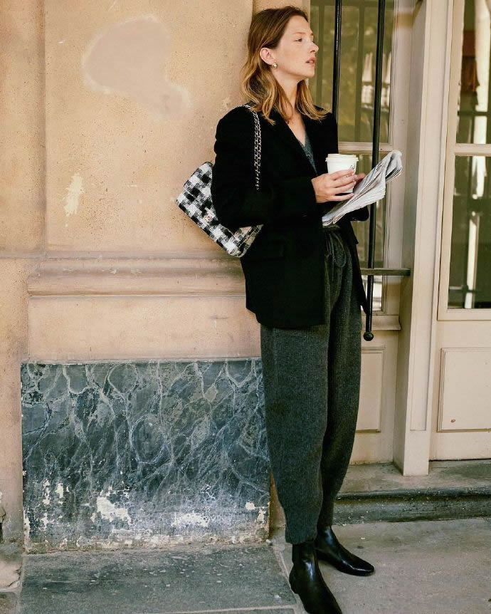 女人穿衣要讲究高级质感,中性色穿搭技巧女冬季