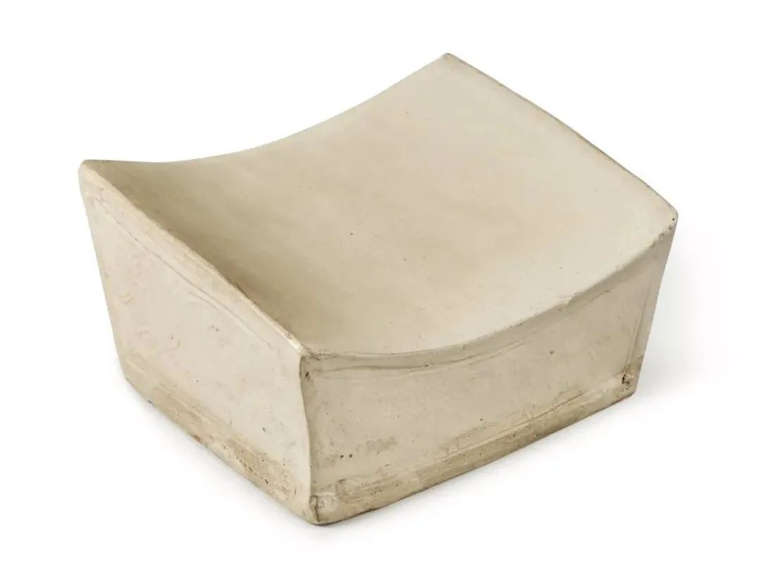 苏富比拍卖镂空八棱瓶,苏富比粉彩九桃纹天球瓶