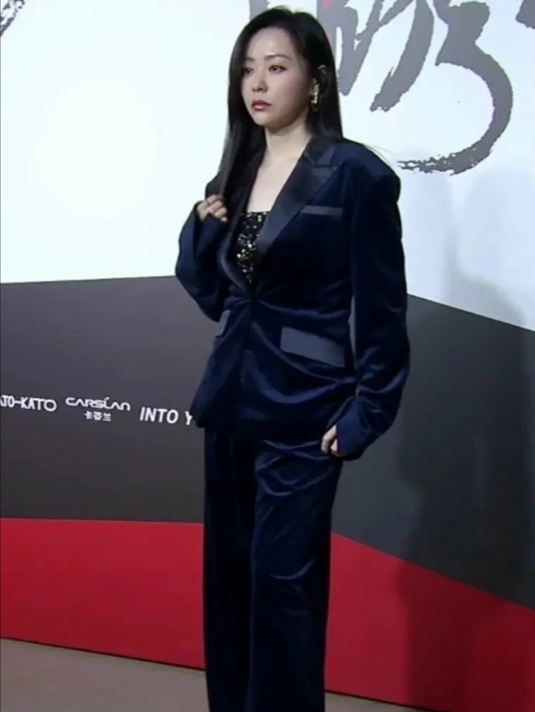 殷桃领奖穿搭,殷桃以往红毯造型