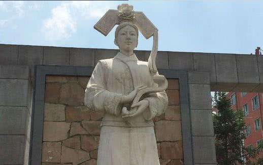 清朝第一位皇妃葬在哪里,清朝唯一被迁葬的皇后是谁