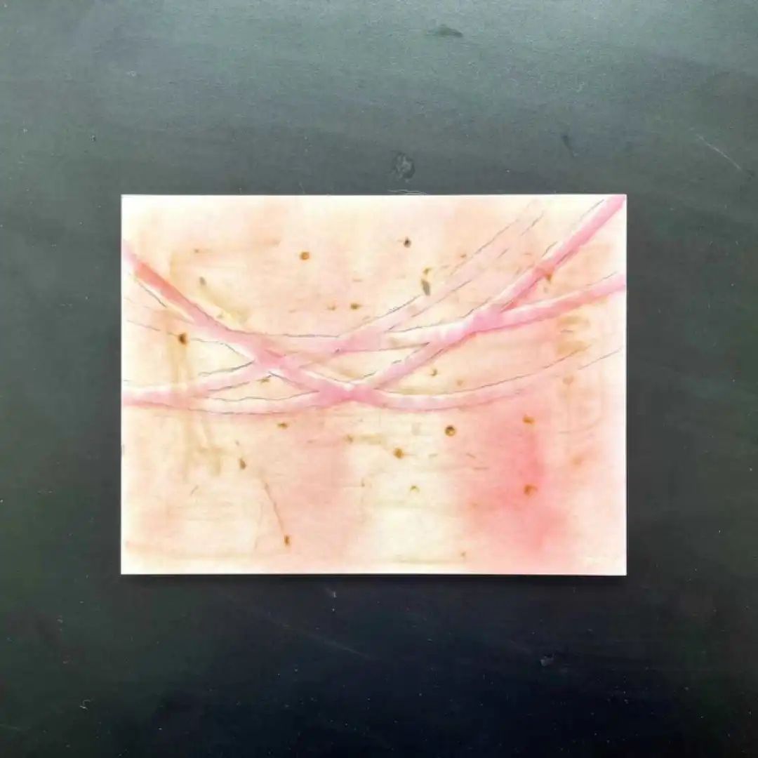 画下女性的身体和伤痕|青视觉