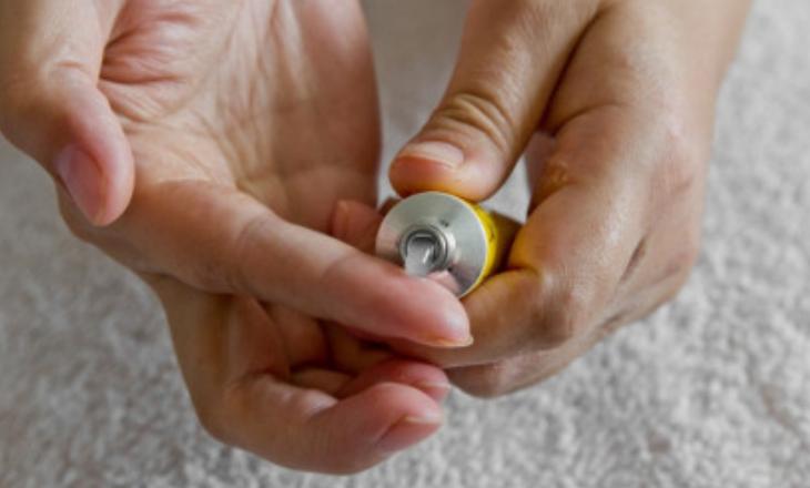 红霉素软膏可以涂眼部吗,红霉素软膏涂眼睛的副作用