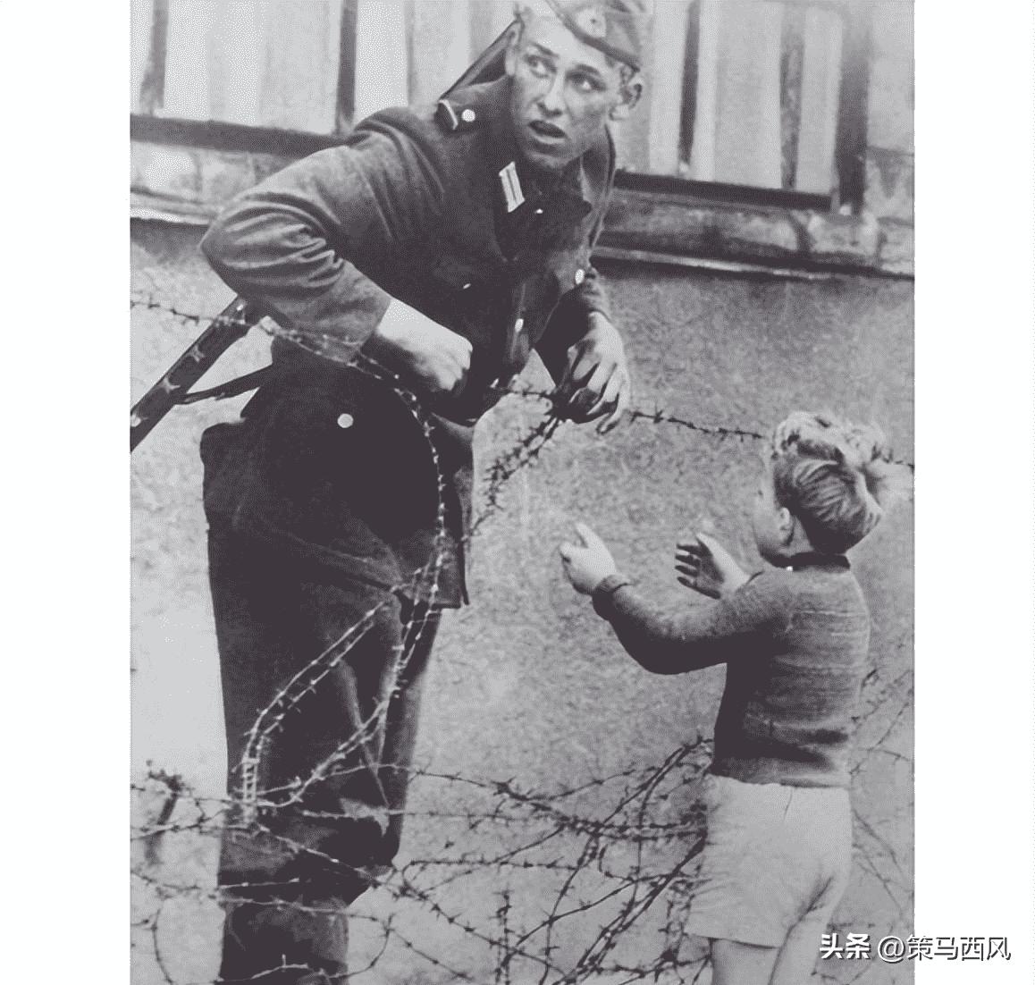 变态的纳粹德国,*光脱**犹太人女人衣服,集体*杀屠**!2